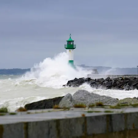 Azur We18149 מלון *