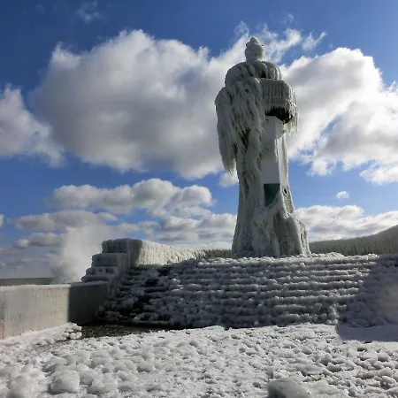 Azur We18149 מלון *